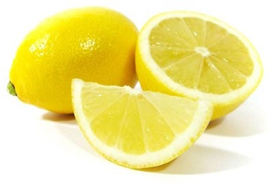 Пятно от вишни можно удалить лимонным соком
