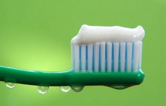 Зубная паста помогает бороться с потемнением мельхиора