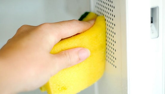 Чистить СВЧ лимонной кислотой