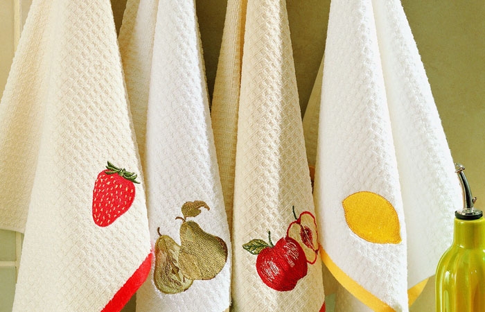 Как отстирать кухонные полотенца от застарелых пятен?